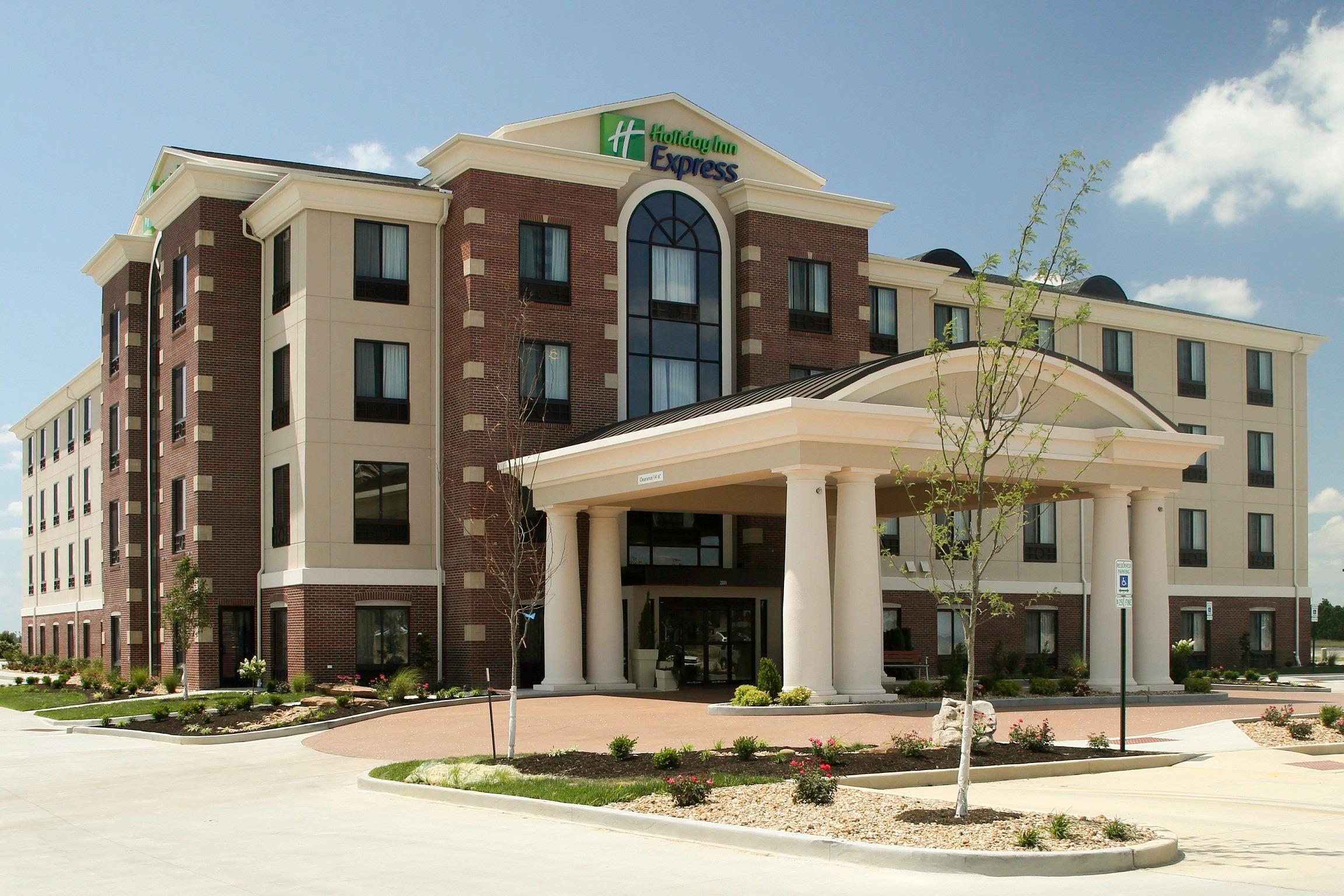 Holiday Inn Express & Suites Marion Northeast By Ihg Bagian luar foto