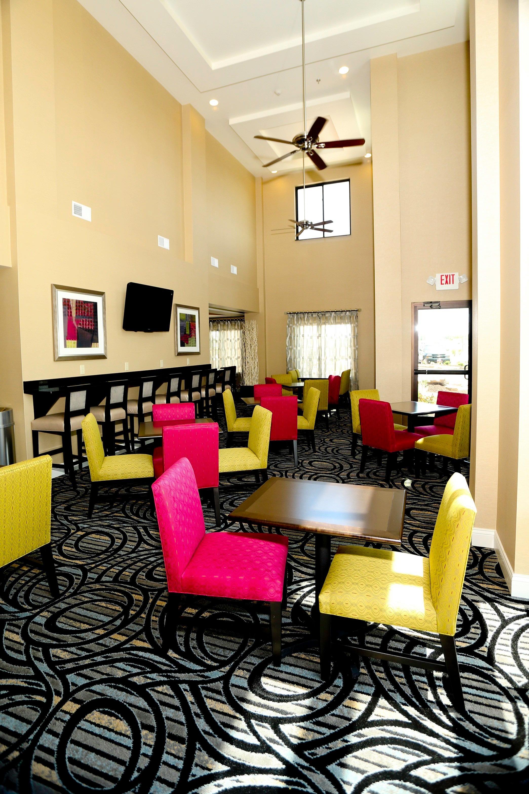 Holiday Inn Express & Suites Marion Northeast By Ihg Bagian luar foto