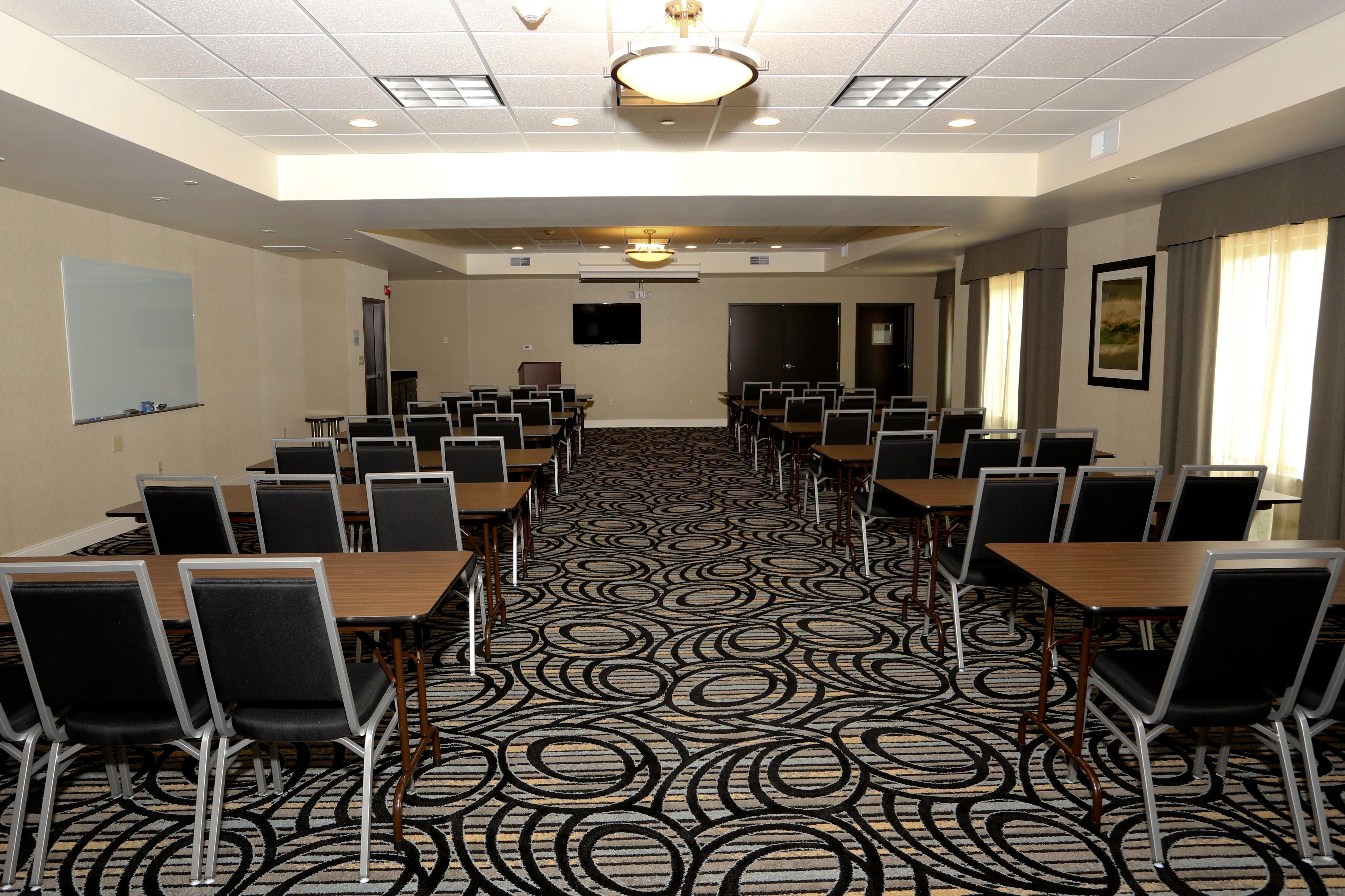 Holiday Inn Express & Suites Marion Northeast By Ihg Bagian luar foto