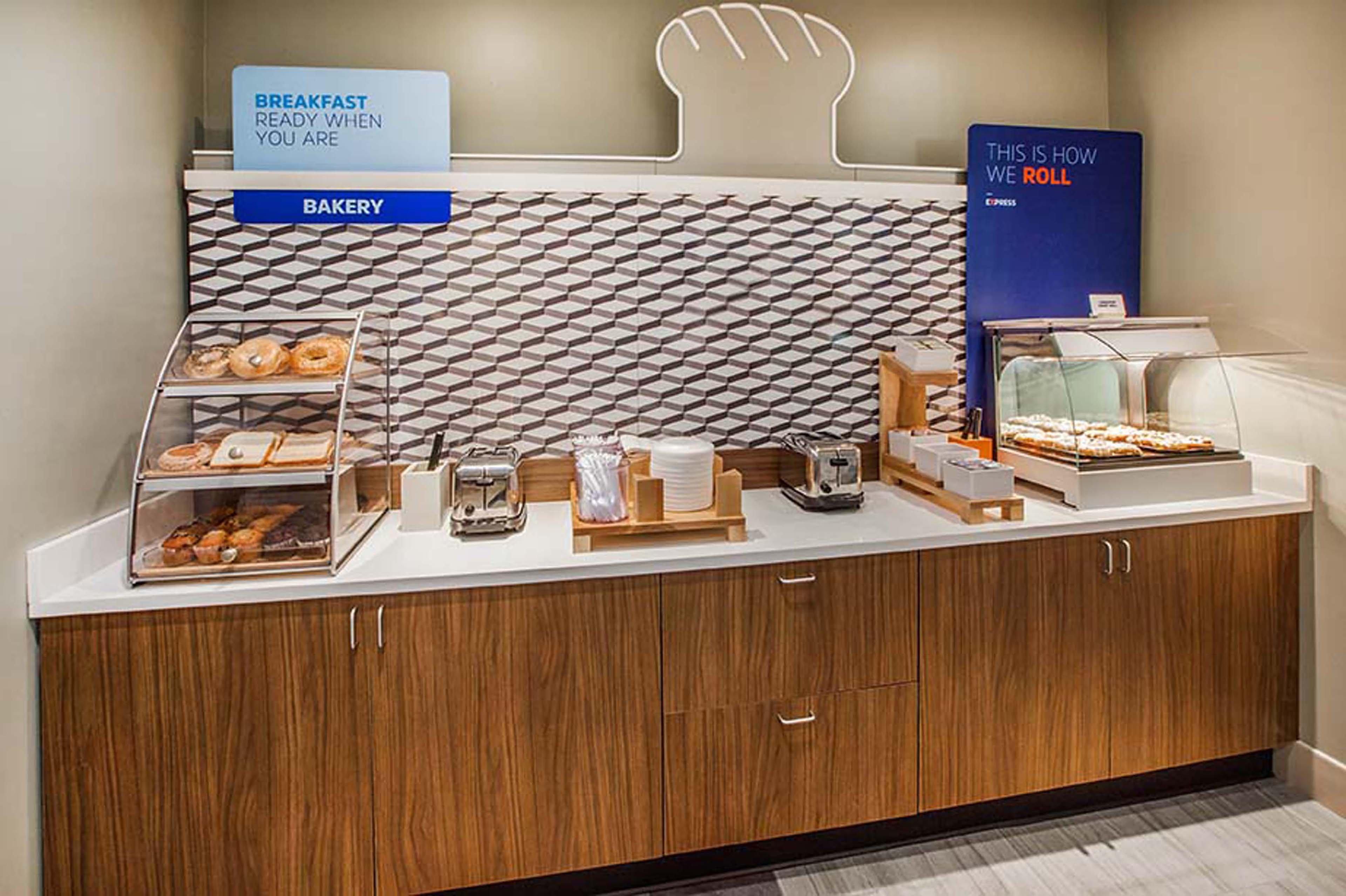 Holiday Inn Express & Suites Marion Northeast By Ihg Bagian luar foto