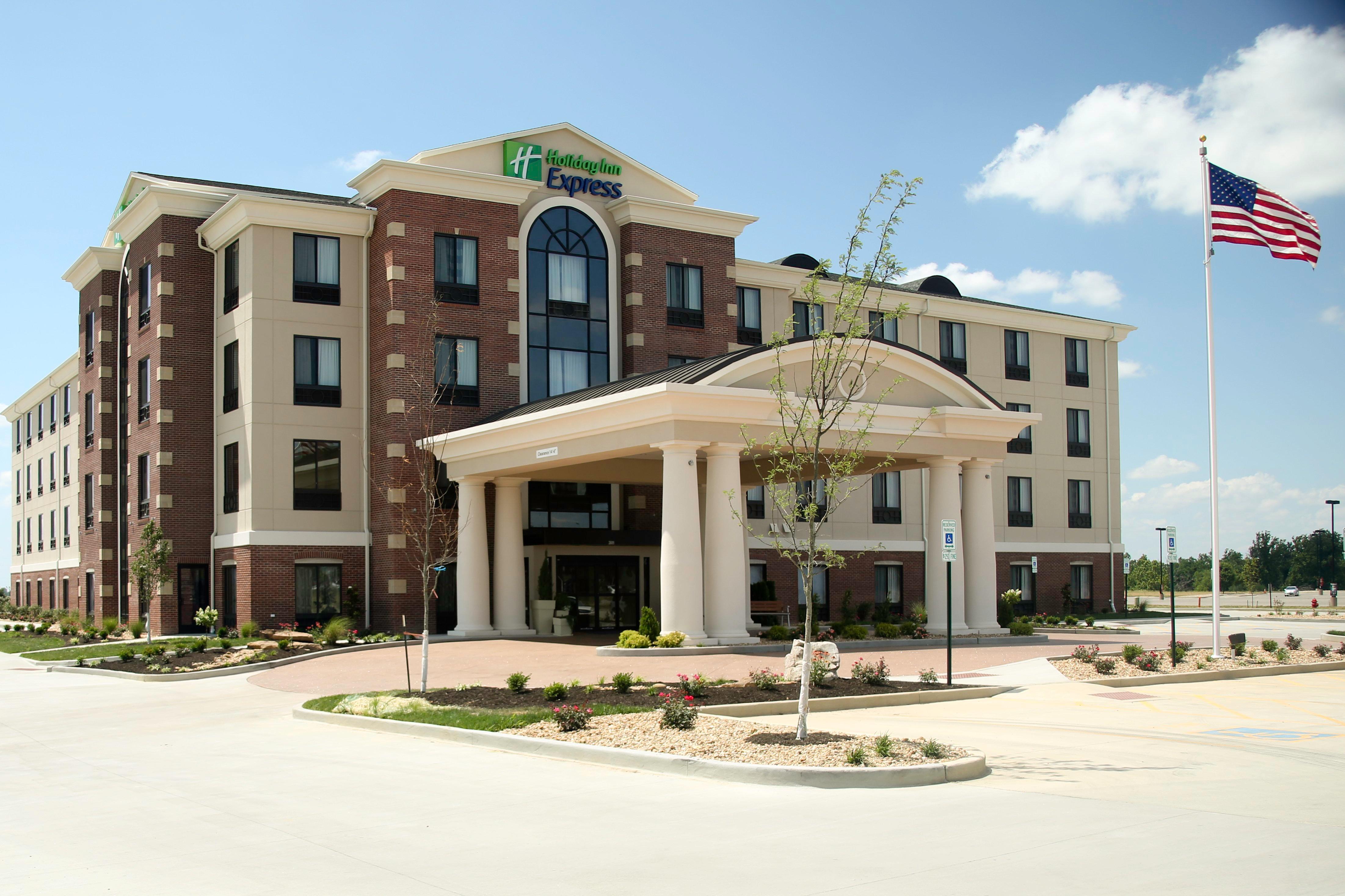 Holiday Inn Express & Suites Marion Northeast By Ihg Bagian luar foto