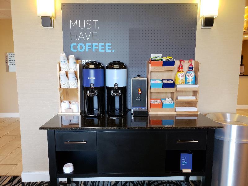 Holiday Inn Express & Suites Marion Northeast By Ihg Bagian luar foto